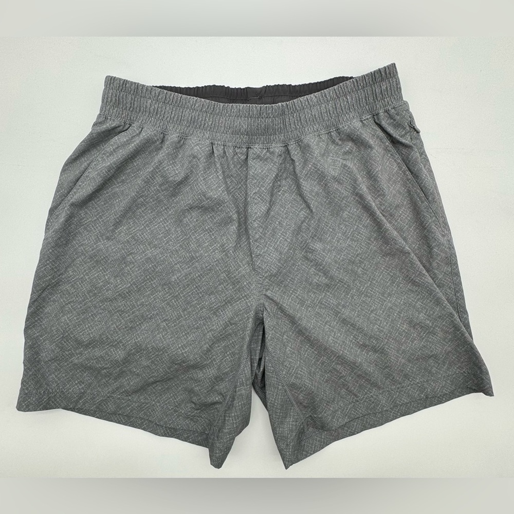 Size M - Rhone Mako Lined Active Gray Print Pink 7” Inseam (retired) MSRP $78